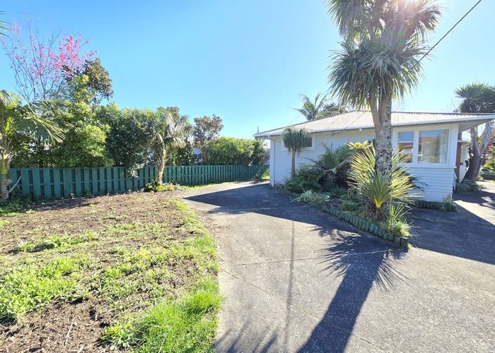  at 6 Divich Ave, Te Atatu Peninsula, Waitakere City, Auckland
