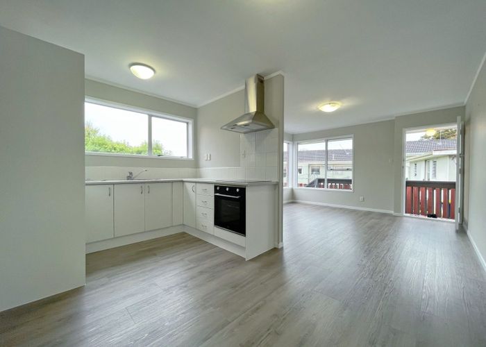  at 2/82  Moore Street, Hillcrest, North Shore City, Auckland