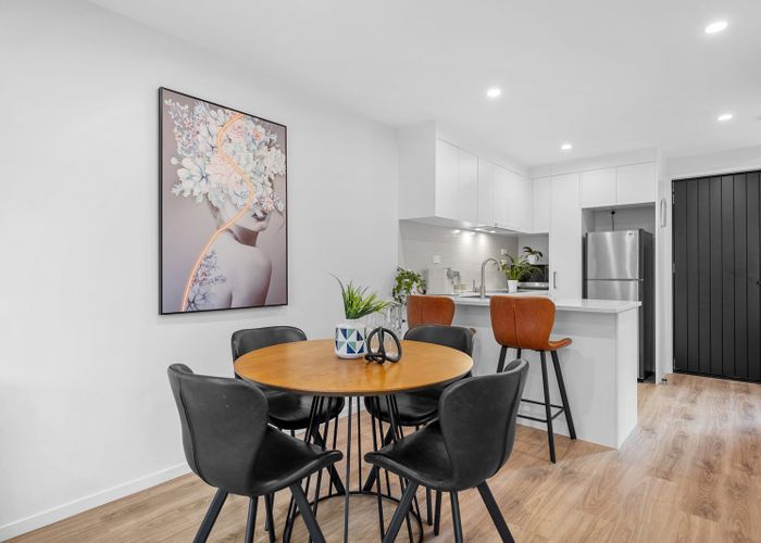  at 7/8 Chivalry Road, Glenfield, North Shore City, Auckland