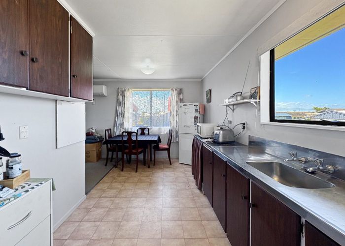  at 38 Tongariro Street, Castlecliff, Whanganui, Manawatu / Whanganui