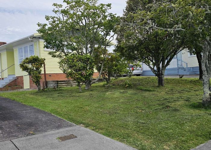  at 3 Marlene Avenue, Te Atatu South, Waitakere City, Auckland