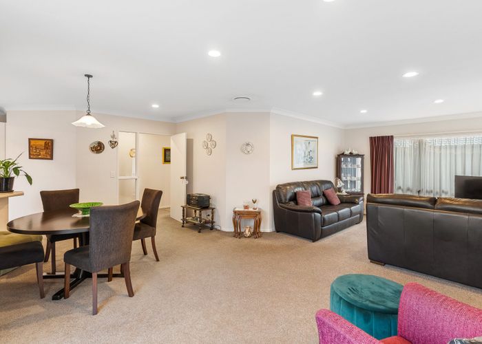  at 2/16 Travers Place, Northpark, Manukau City, Auckland