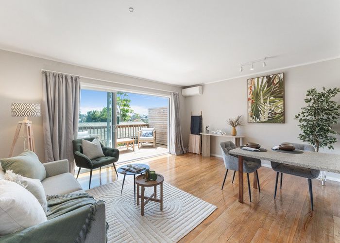  at 2/22 Woodside Avenue, Northcote, North Shore City, Auckland