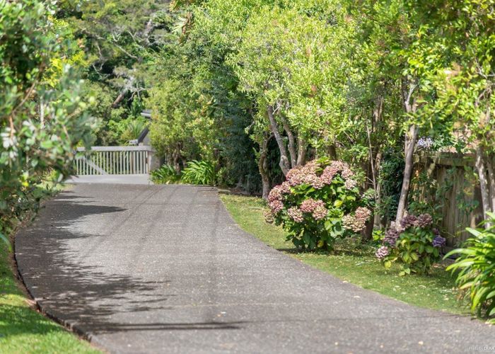  at 90 Aeroview Drive, Beach Haven, Auckland