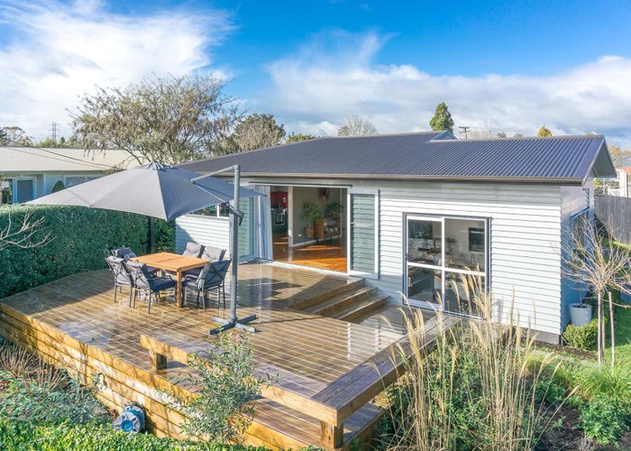  at 8 Pryce Place, Silverdale, Hamilton