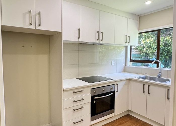  at 5/550 Glenfield Road, Glenfield, Auckland
