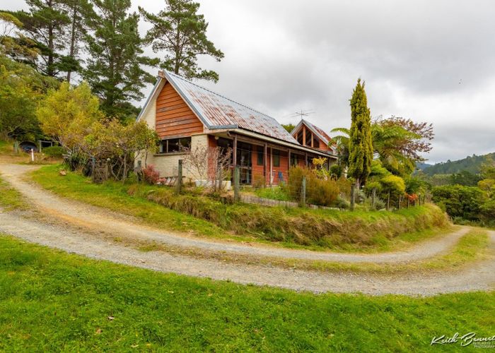  at 695 Whitemans Valley Road, Whitemans Valley