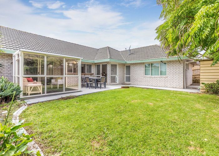 at 12 Faldo Dr, Golflands, Manukau