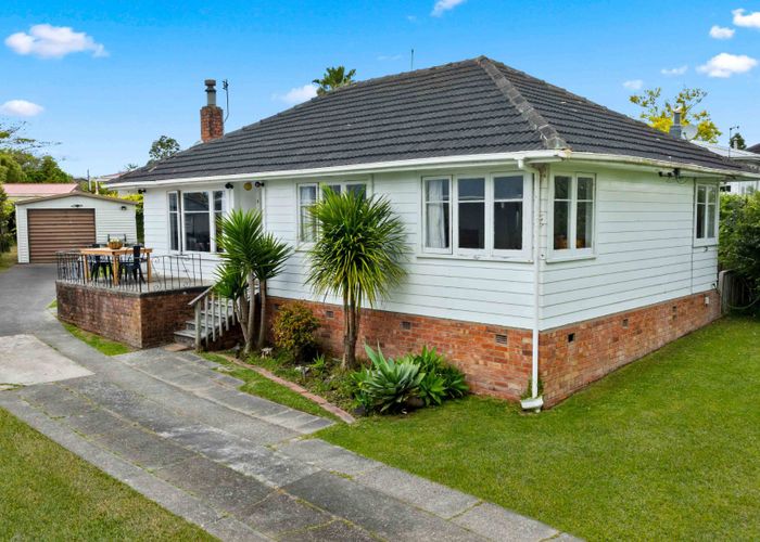  at 48 Amberley Avenue, Te Atatu South, Waitakere City, Auckland