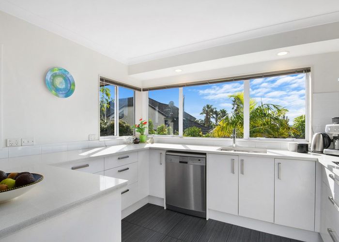  at 14 Kerlin Crescent, West Harbour, Auckland