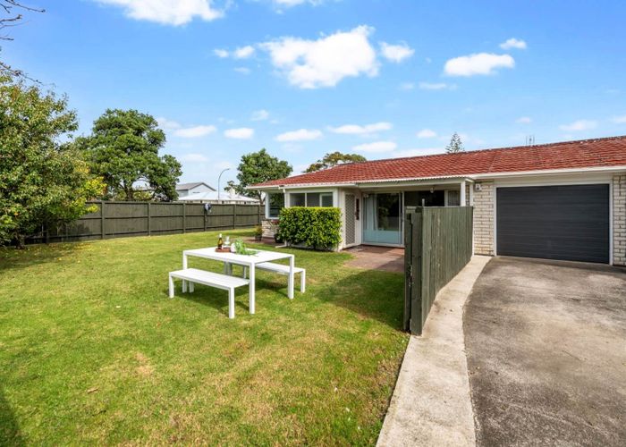  at 2/67 Edgewater Drive, Pakuranga, Manukau City, Auckland