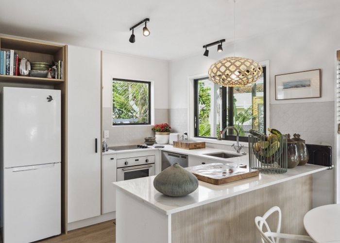  at 2 Island View Terrace, Waikanae Beach, Waikanae