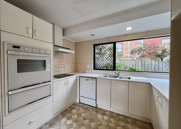  at 20 Clydesdale Ave, Somerville, Manukau City, Auckland