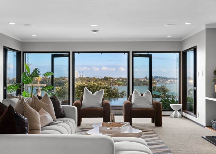  at 10 Marine Terrace, Bayswater, North Shore City, Auckland