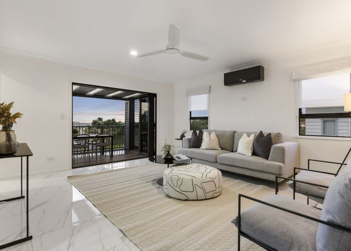  at 589e East Coast Road, Browns Bay, North Shore City, Auckland