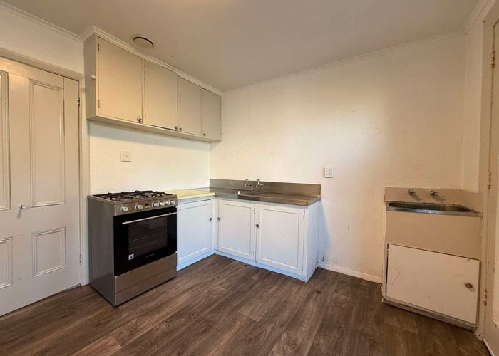  at 8a Central Terrace, Alicetown, Lower Hutt, Wellington