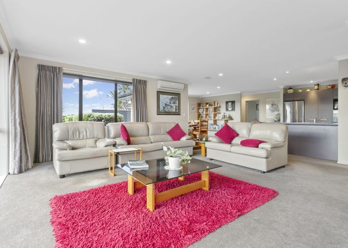  at 2 Foothills Lane, Glen Eden, Auckland