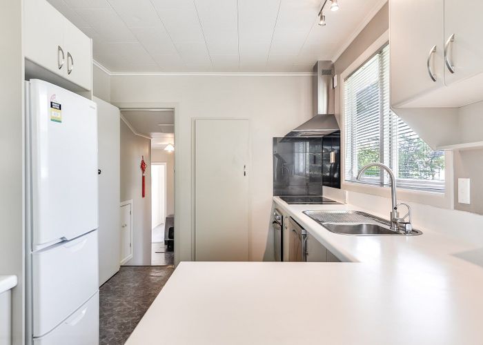  at 38 Deanwell Avenue, Deanwell, Hamilton