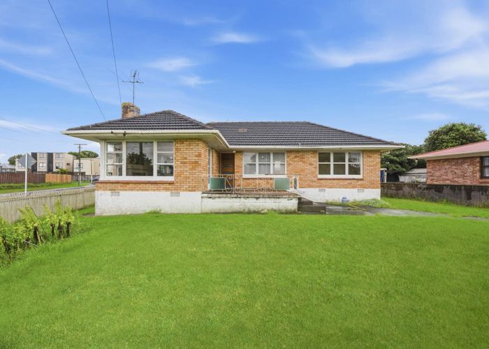  at 2 Coles Place, Manurewa, Manukau City, Auckland