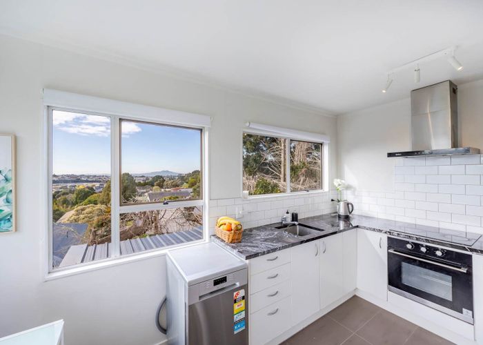  at 2/307A Wairau Road, Totara Vale, North Shore City, Auckland