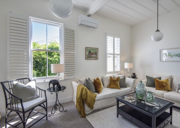  at 37 Kiwi Road, Stanley Point, Auckland