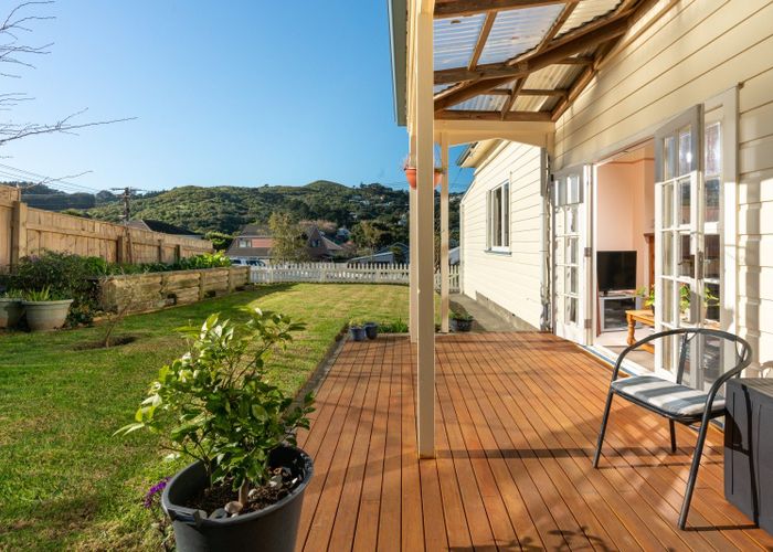  at 42 Eden Street, Island Bay, Wellington
