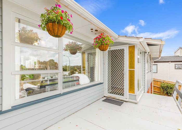  at 58 La Rosa Street, Green Bay, Auckland