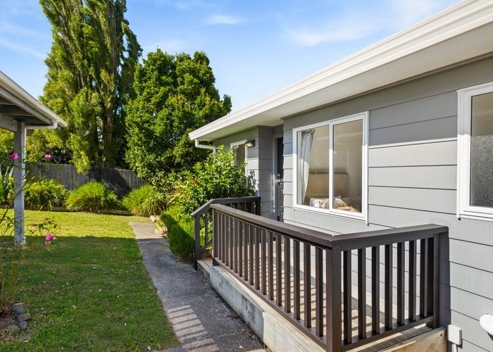  at 41 Meadowvale Rise, Titirangi, Waitakere City, Auckland