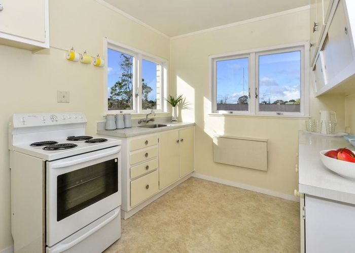  at 2/12 Downing Street, Glenfield, Auckland