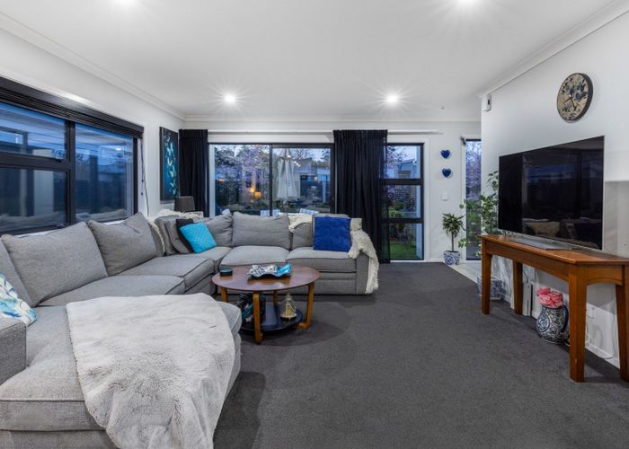  at 39 Karearea Avenue, Kenepuru, Porirua