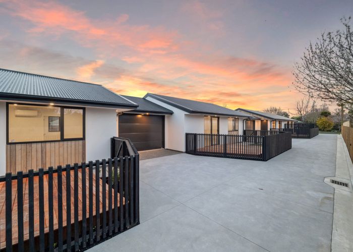  at 2/8 Larch Place, Casebrook, Christchurch