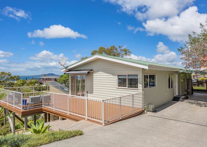  at 3 Dalmeny Close, Murrays Bay, North Shore City, Auckland