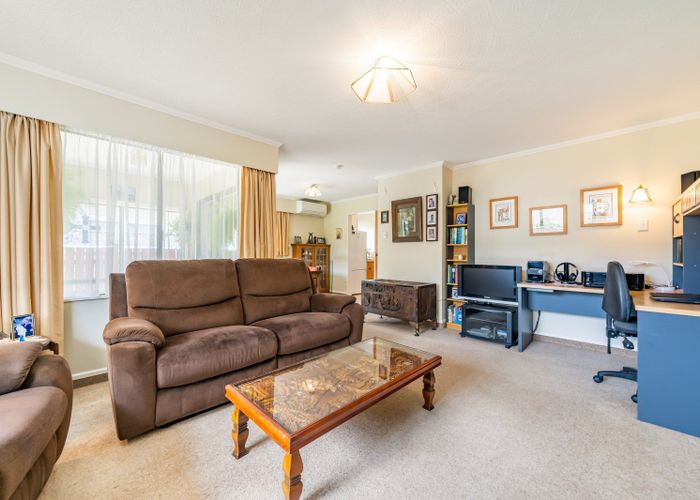  at 1A Oak Street, Ebdentown, Upper Hutt