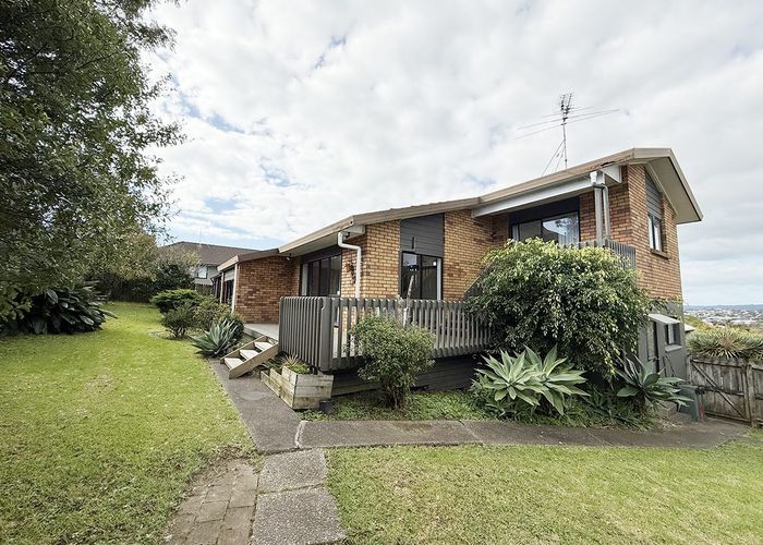  at 9 Cambric Place, Botany Downs, Manukau City, Auckland