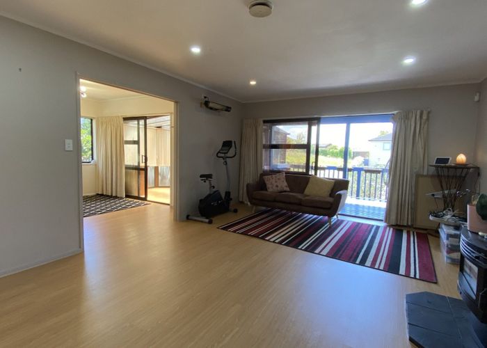  at 33 Dianne Louise Drive, Half Moon Bay, Manukau City, Auckland