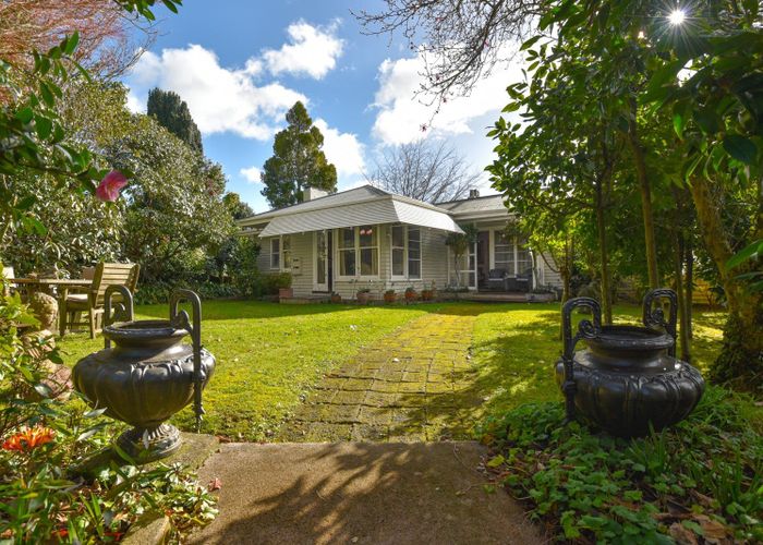  at 18 Vista Place, Kawaha Point, Rotorua