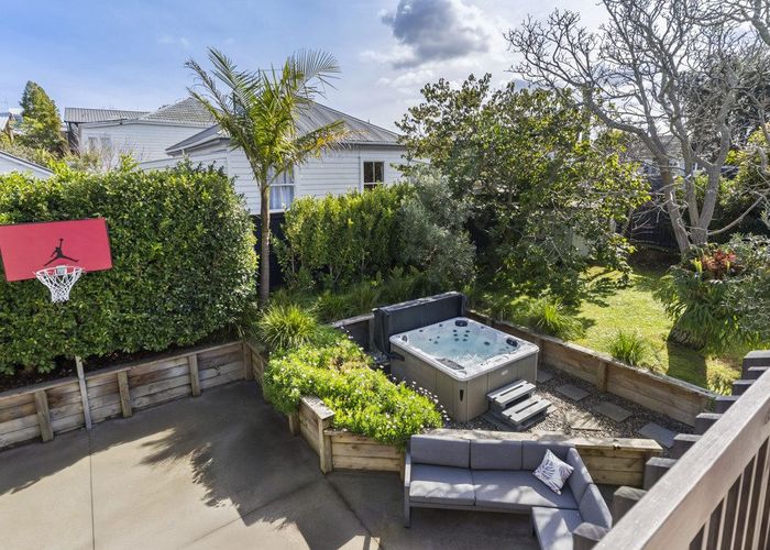  at 1/64 Church Street, Northcote Point, North Shore City, Auckland