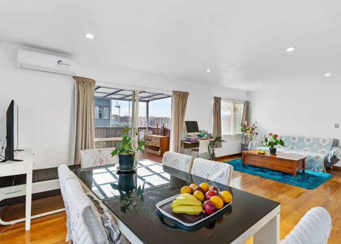  at 2/52 College Road, Northcote, Auckland