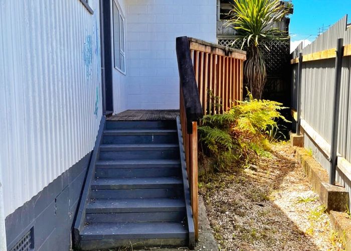  at 4/304 Great North Road, Henderson, Waitakere City, Auckland