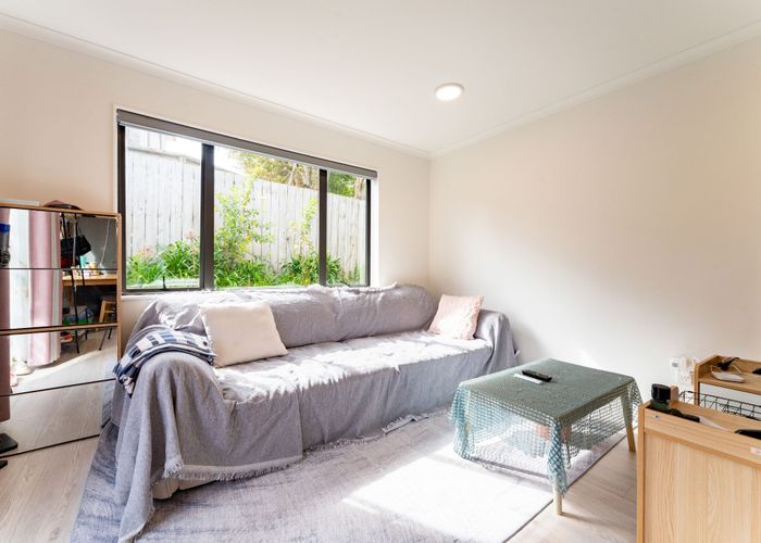  at 9 Travis View Drive, Fairview Heights, Auckland