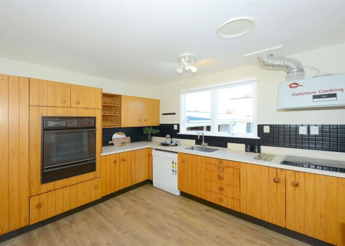  at 52  Glenharrow Avenue, Avonhead, Christchurch City, Canterbury