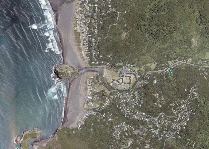  at 33 Glenesk Road, Piha, Waitakere City, Auckland