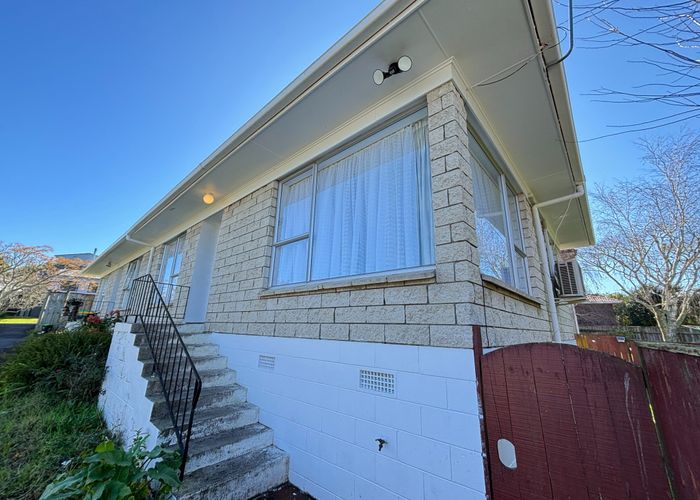  at 2/28 Imogene Way, Half Moon Bay, Manukau City, Auckland