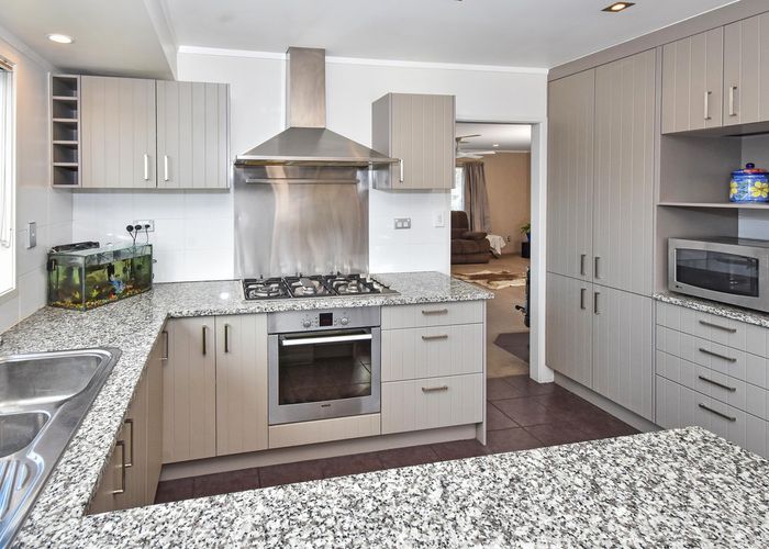  at 2 Jessika Place, Conifer Grove, Takanini