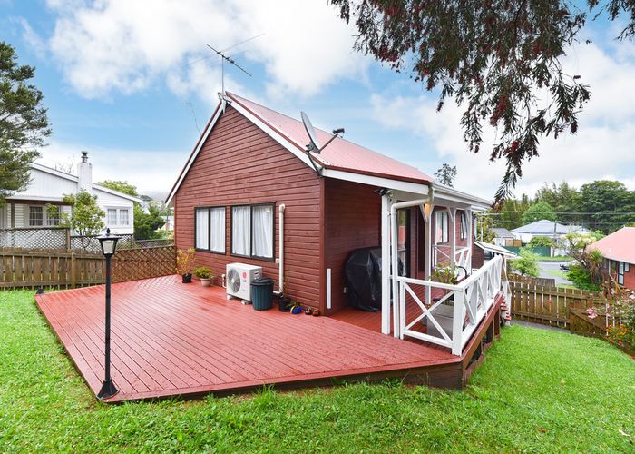  at 2/83 Kaurilands Road, Titirangi, Auckland