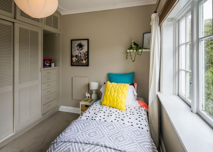  at 52A Creswick Terrace, Northland, Wellington