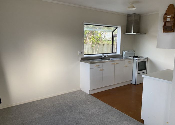  at 2/8 Quiet Street, Te Atatu South, Auckland