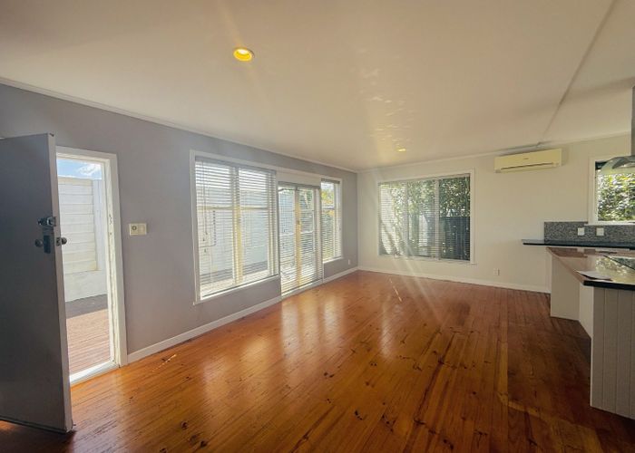  at 90 Arran Road, Browns Bay, North Shore City, Auckland