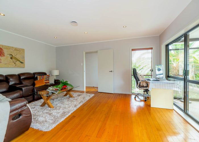  at 1/80 Bond Crescent, Forrest Hill, Auckland