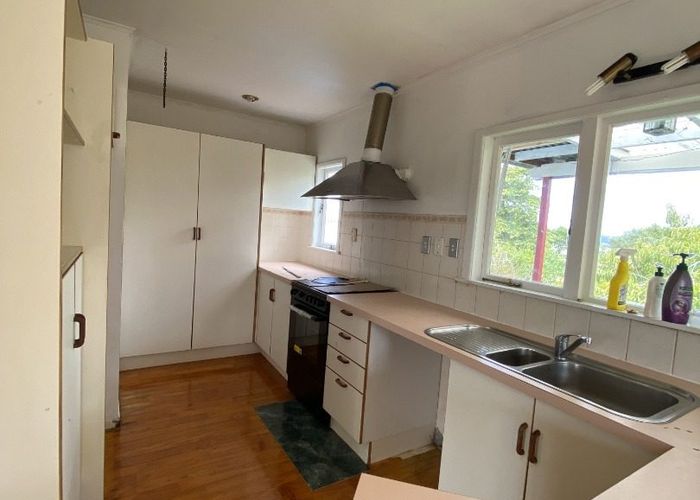  at 840 East Coast Road, Browns Bay, North Shore City, Auckland